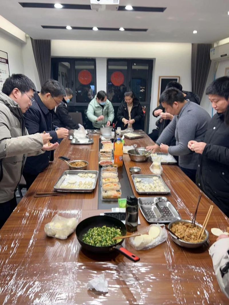 通達(dá)軟件公司組織開展“情暖冬至，餃香飄逸”冬至包餃子活動(dòng)